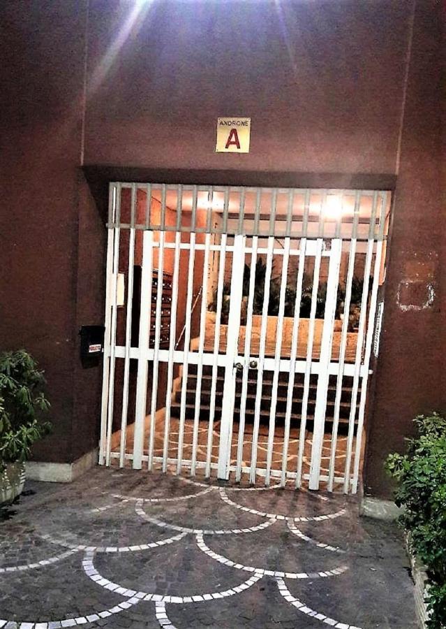 Cozy Flat In Trastevere Rome Exterior photo